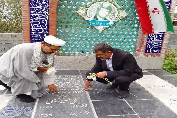 غبار روبی و گل افشانی گلزار شهدای شهرستان سوادکوه