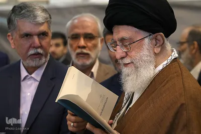 بازدید رهبر انقلاب از سی و‌‌ یکمین نمایشگاه بین‌المللی کتاب تهران