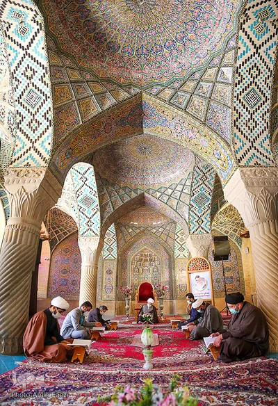محفل انس با قرآن در مسجد نصیرالملک‎ شیراز