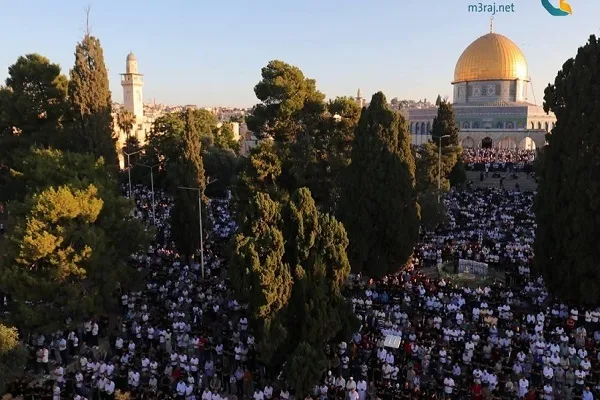 عشرات الآلاف يؤدون صلاة عيد الأضحى بالمسجد الأقصى + فيديو