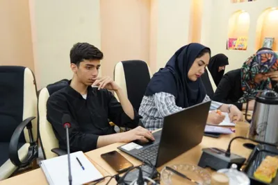 کارگاه دو روزه طراحی پوستر با عنوان «نقش عشق»