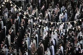 اقامه نماز عید فطر در حرم مطهر رضوی‎