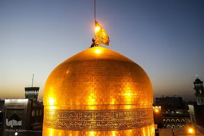 مراسم تعویض پرچم گنبد مطهر حرم امام رضا(علیه‌السلام)