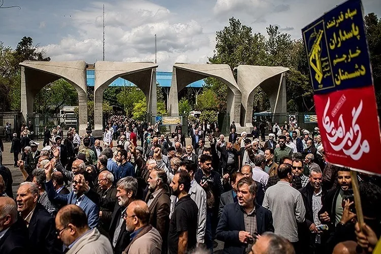 راهپیمایی نمازگزاران تهرانی در محکومیت هتک حرمت قرآن