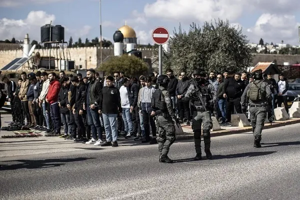 Palestinians Hold Friday Prayers in Al-Quds, Gaza Streets (+Video)