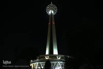 آیین جزءخوانی قرآن کریم بر فراز برج میلاد تهران