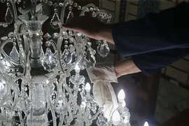 ضدعفونی کردن ضریح مطهر و رواق های حرم حضرت معصومه(س)