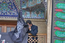 آیین تعویض پرچم گنبد حرم مطهر حضرت شاهچراغ (ع)