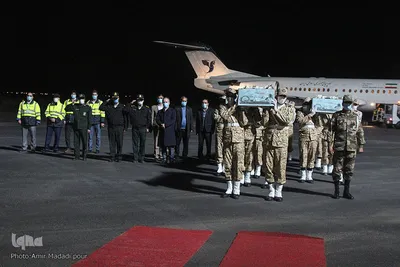 استقبال از ۵ شهید گمنام در فرودگاه بیرجند