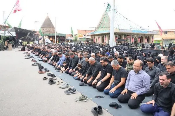 نماز ظهر عاشورا در امامزاده یحیی(ع) ساری
