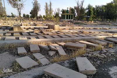تخریب سنگ قبرهای تاریخی قبرستان دارالسلام شیراز