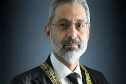 اسکول پر حملہ کرنے والے دہشتگردوں سے کس کے کہنے پر مذاکرات کر رہے ہیں؟ جسٹس قاضی فائز