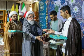 چهارمین آیین عمامه‌گذاری شماری از طلاب و همچنین جشن حفظ کل قرآن کریم گروهی دیگر از طلاب مدرسه علمیه دارالسلام