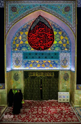 نصب پرچم های سیاه در آستان مقدس امام حسین(ع)