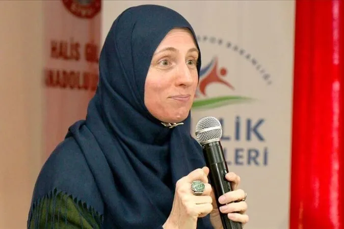 Teksaslı kadın yazar, Müslüman olup Türkiye’ye yerleşme hikayesini anlattı