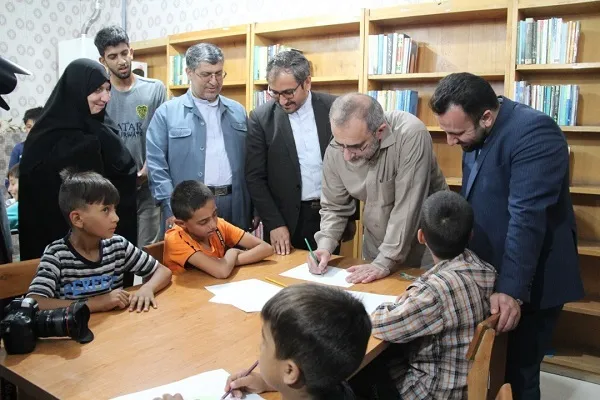 افتتاح اولین پیشخان خدمات کتابخانه‌ای در روستای قرآنی چهرقان