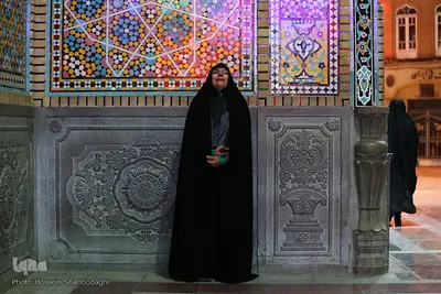 حرم فاطمه معصومه(س) در شب میلاد امام علی(ع)