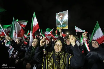 نمایش اقتدار موشکی ایران در موج 52 شیرازی ها
