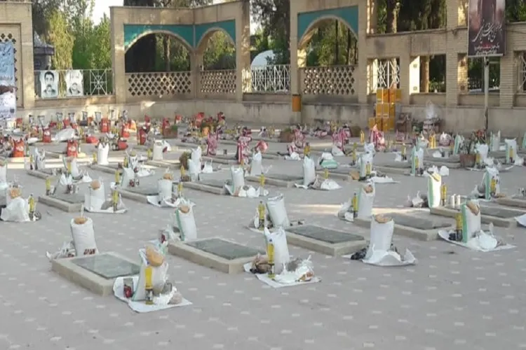۱۰۰۰ بسته معیشتی به نیابت از شهدا در سیرجان توزیع شد