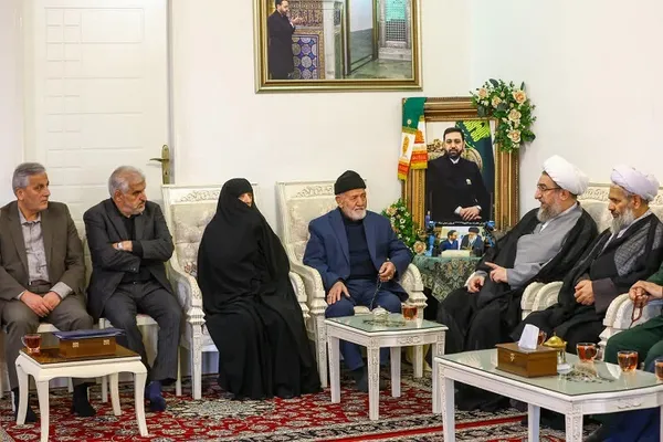 دیدار امام جمعه تبریز با خانواده شهید رحمتی