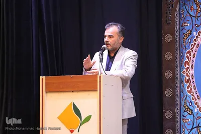 تقدیر از نفرات برتر مسابقات قرآن دانش آموزان و فرهنگيان همدان