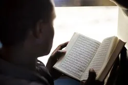 Polémique sur la présence d'erreurs dans les copies du Coran pour les malvoyants au Maroc