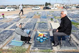 آغاز سال نو در کنار شهدا و درگذشتکان
