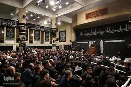 مراسم عزاداری شب تاسوعای حسینی در حسینه امام‌خمینی(ره)