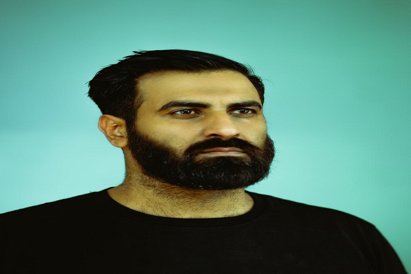 نمایش «در انتظار» مخاطب را در برابر یک آینه قرار می‌دهد