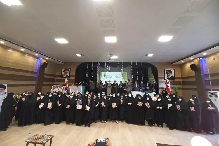 یك‌‌صد نفر از حافظان قرآن در كوار تجلیل شدند