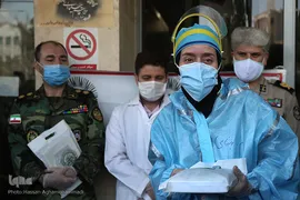 اهدای غذای حضرتی امام رضا(ع) به بیماران کرونایی و کادر درمانی بیمارستان خانواده نزاجا