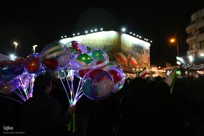 پای کار انقلاب