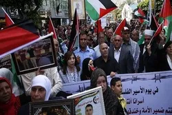 Demonstrators Express Solidarity with Palestinian Detainees