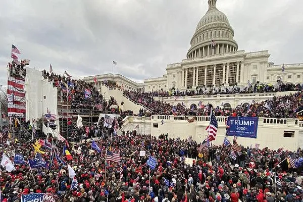 Trump destekçileri Kongre'yi bastı: 4 ölü