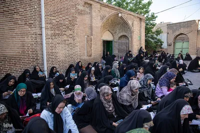 زمزمه دعای عرفه در قزوین