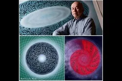Japanischer Kalligraph und die von seiner Hand kalligraphisch geschriebenen Koranverse + Bilder