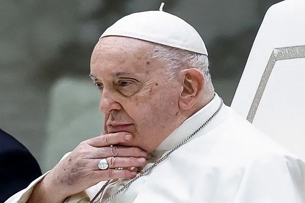 Le pape François participe à une séance de travail du G7 sur l'intelligence artificielle