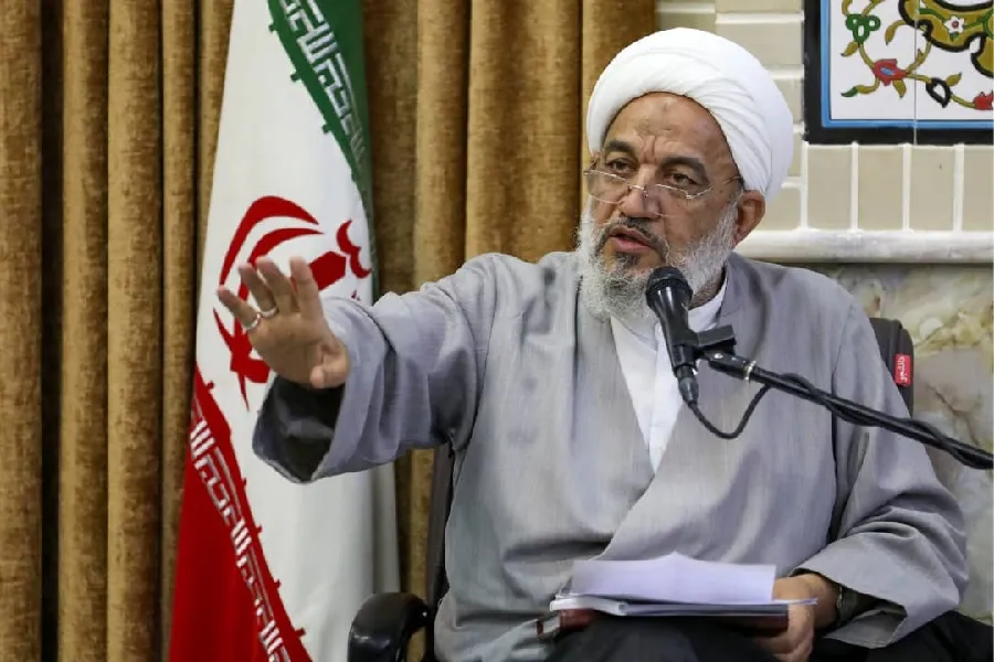 مردم در موضوعات فرهنگی پای کار باشند