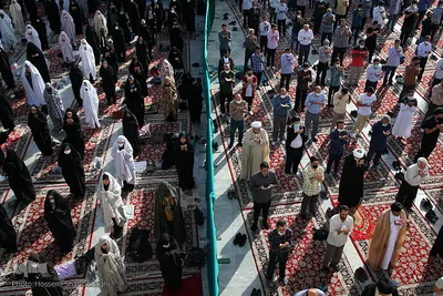Fitr-Festgebet im Heiligen Schrein von Fatima Masuma (sa.) verrichtet