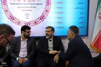 وزیر ارشاد در غرفه ایکنا