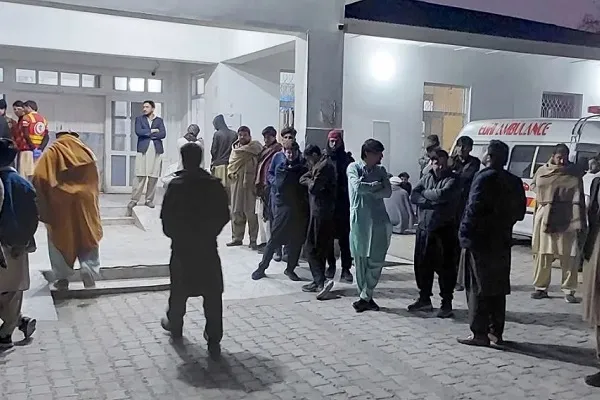 Gunmen Attack Shia Convoy in Pakistan, Killing 42