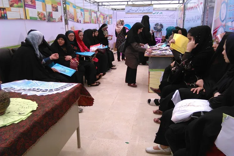 نمایشگاه فرزندآوری با ارائه دیدگاه اسلام در خمین برگزار شد+عکس