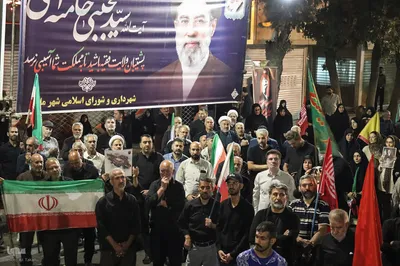 تجمع مردم انقلابی ملایر در موج صد و سی و هفت