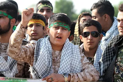 احمدرضا رشیدی، عضو بسیج شهر اندیمشک، 17 سال سن دارد و می‌گوید بسیج یعنی جهاد، ایثار و شهادت.