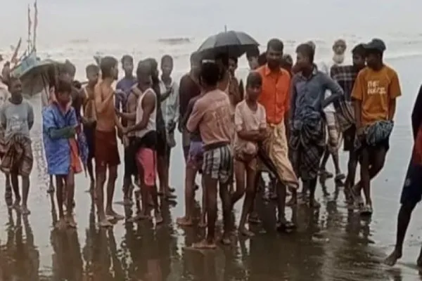 বাংলাদেশের উপকূলে রোহিঙ্গা শরণার্থীদের নৌকাডুবি: ১৩ জন নিখোঁজ



