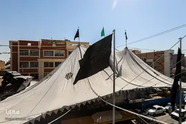 پرچم عزا بر فراز حسینیه کربلایی‌های تهران