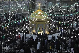حرم مطهر رضوی در شب ولادت حضرت علی(ع)