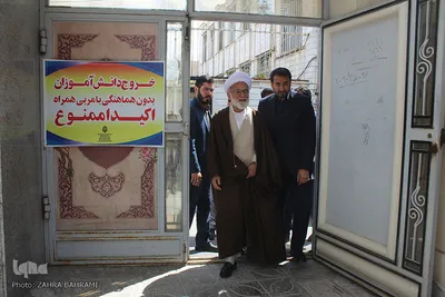 بازدید نماینده ولی‌فقیه در استان مرکزی از مسابقات قرآن دانش‌آموزی/عکاس: زهرا بهرامی