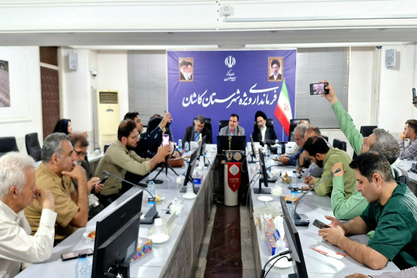 نشست فرماندار کاشان با اصحاب رسانه به‌‌مناسبت روز خبرنگار