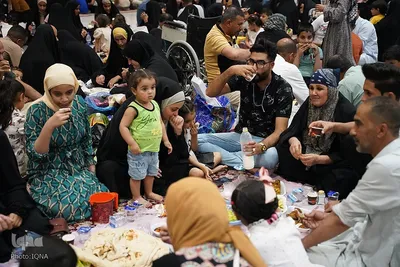 سفره‌های افطاری در جوار آستان علوی